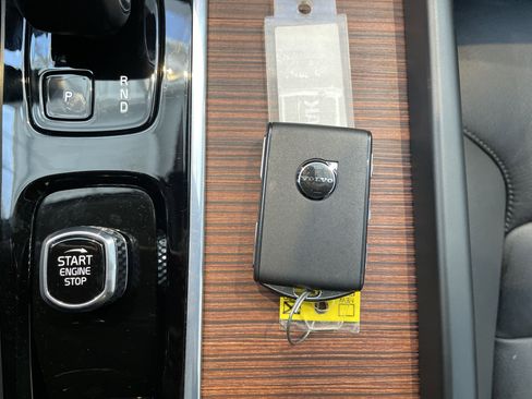 Certified 2025 Volvo V60 B5 Cross Country Plus AWD/4WD image 79