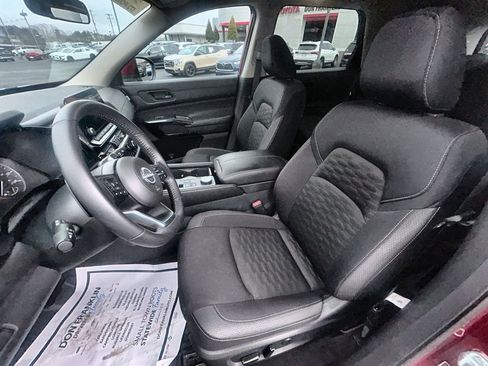 Used 2024 Nissan Pathfinder SV w/ Cargo Package image 17