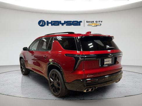 Used 2025 Chevrolet Traverse RS w/ LPO, Floor Liner Package AWD/4WD image 5