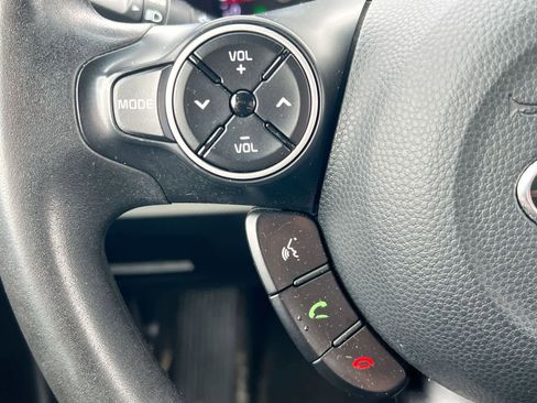 Used 2019 Kia Soul + FWD image 23