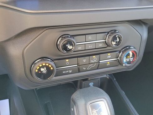 New 2025 Ford Bronco Base image 19