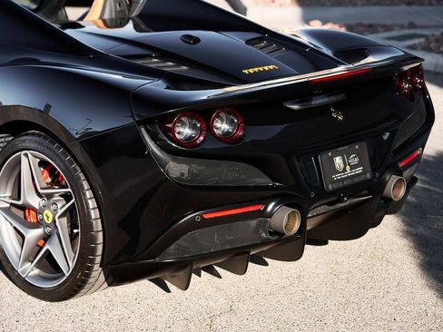 Used 2022 Ferrari F8 Tributo image 9