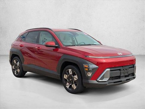 Used 2025 Hyundai Kona SEL image 3