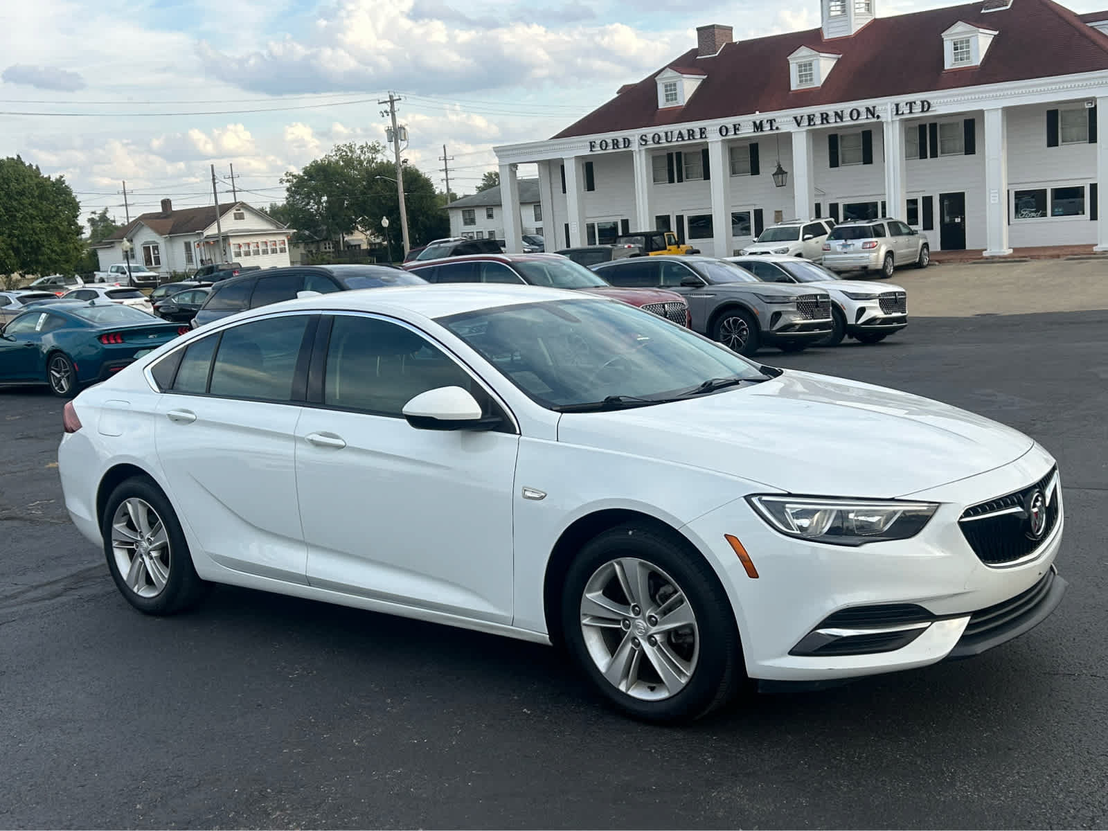 Used 2019 Buick Regal Preferred FWD image 3