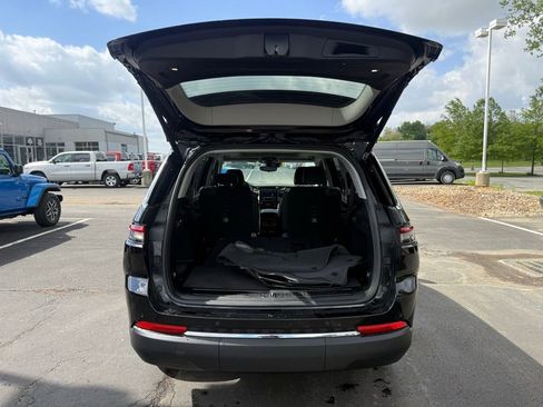 Certified 2023 Jeep Grand Cherokee L Limited AWD/4WD image 9