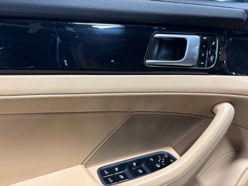 Used 2018 Porsche Panamera 4 image 10