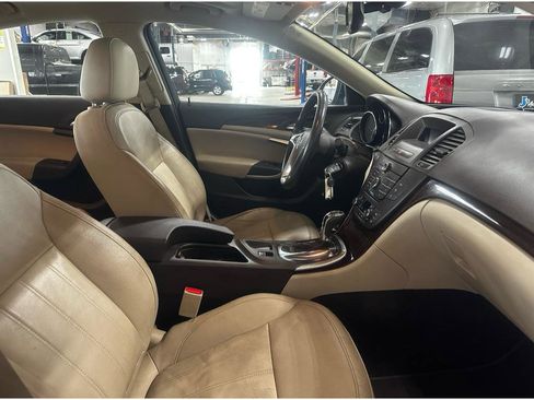 Used 2011 Buick Regal CXL image 10