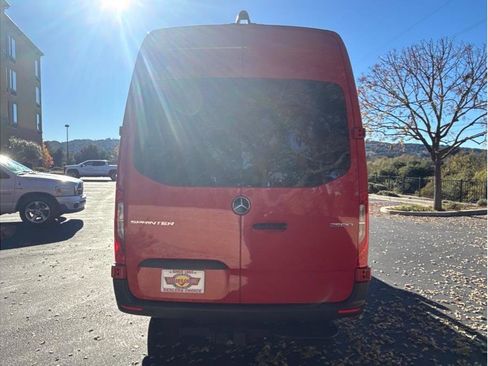 Used 2024 Mercedes-Benz Sprinter 2500 image 8