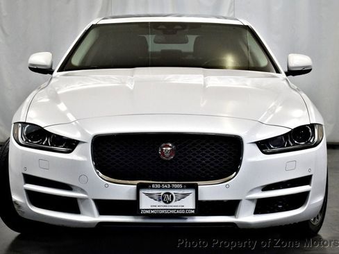 Used 2017 Jaguar XE Premium image 4