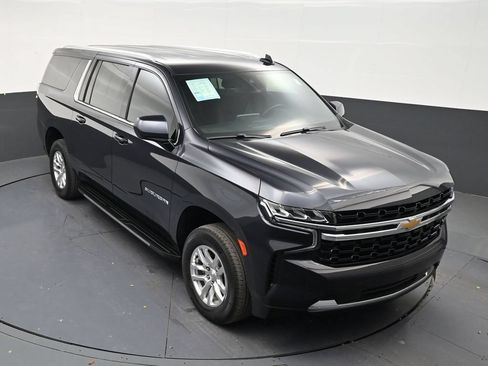 Used 2024 Chevrolet Suburban LS RWD image 18