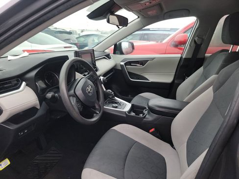 Used 2020 Toyota RAV4 XLE image 7