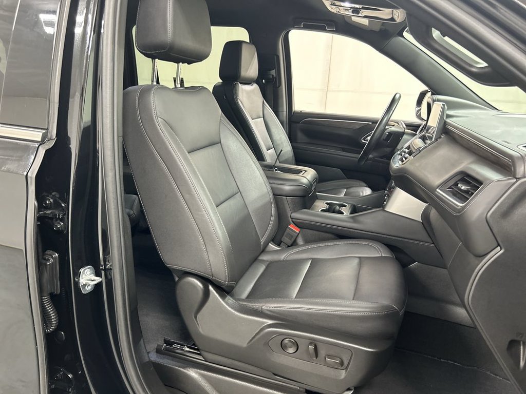 Certified 2024 Chevrolet Suburban LT w/ Luxury Package AWD/4WD image 24