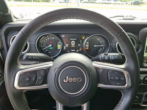 Used 2022 Jeep Wrangler Unlimited Sahara w/ Cold Weather Group AWD/4WD image 22