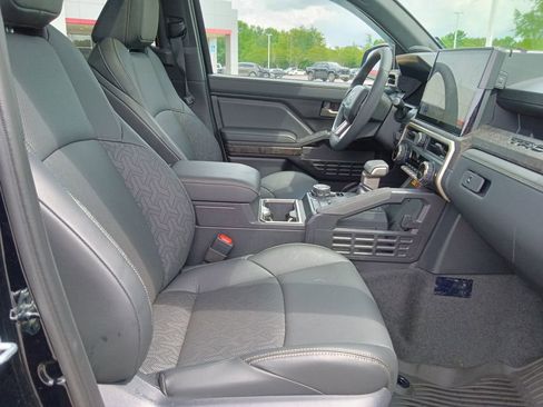 Used 2025 Toyota Tacoma Limited AWD/4WD image 32