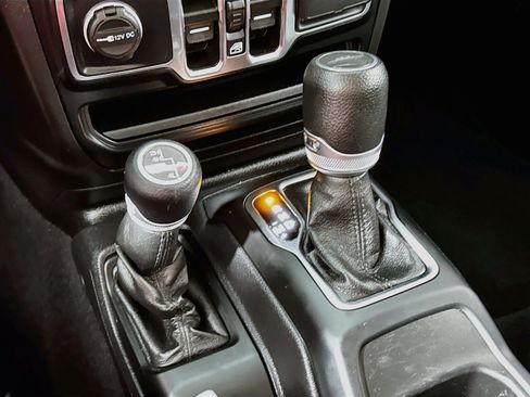 Used 2022 Jeep Gladiator Sport AWD/4WD image 18