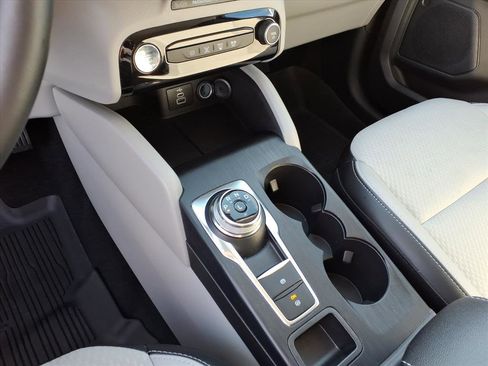 Used 2025 Ford Escape SE image 15