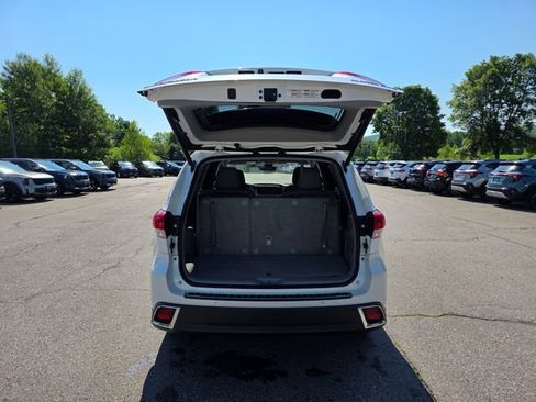 Used 2017 Toyota Highlander Limited AWD/4WD image 10