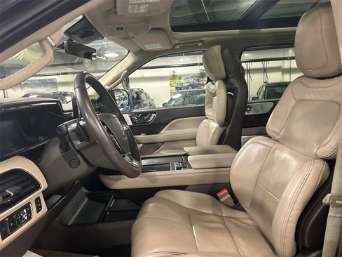 Used 2022 Lincoln Navigator L Reserve image 10