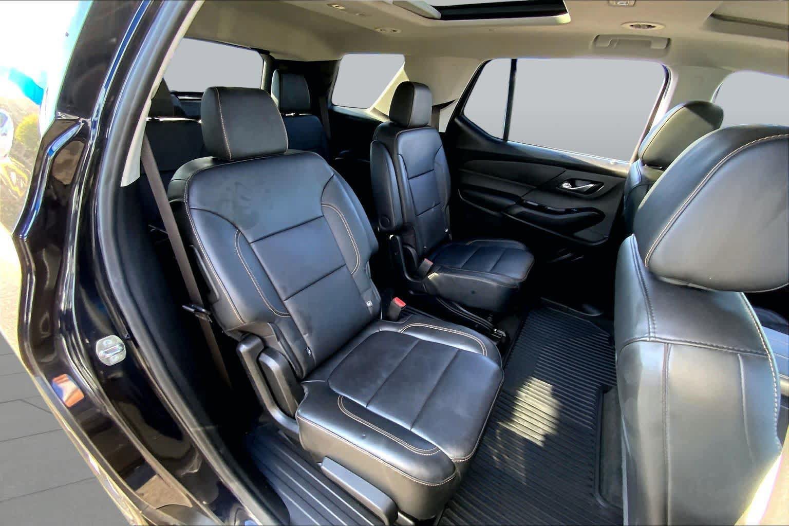 Used 2020 Chevrolet Traverse LT w/ LT Premium Package FWD image 20