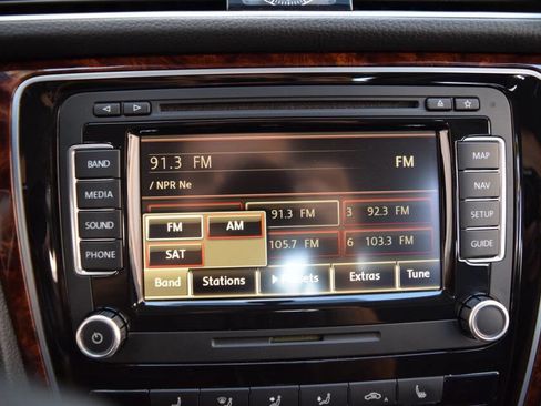 Used 2015 Volkswagen Passat TDI SEL Premium image 61