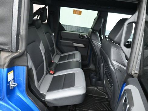 Used 2022 Ford Bronco Black Diamond image 7