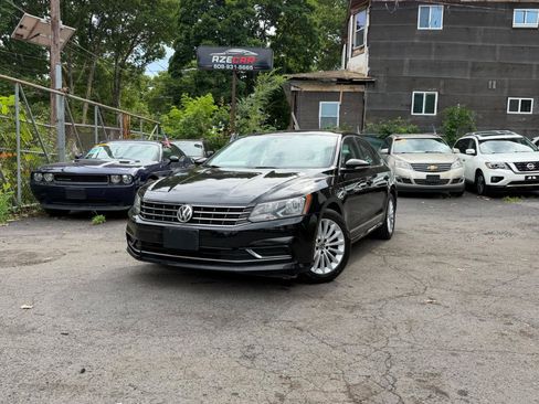 Used 2016 Volkswagen Passat 1.8T SE FWD image 3