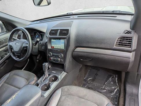 Used 2018 Ford Explorer XLT w/ Equipment Group 202A FWD image 21