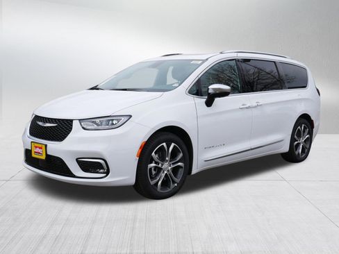 New 2026 Chrysler Pacifica Pinnacle image 3