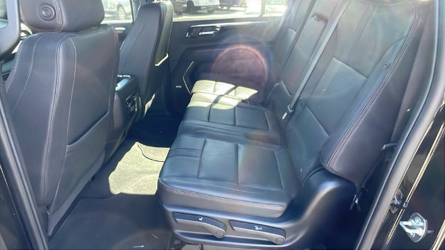 Used 2025 Chevrolet Suburban RST w/ Comfort Package AWD/4WD image 12