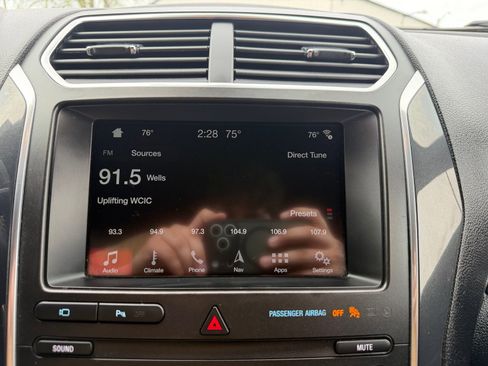 Used 2019 Ford Explorer Limited w/ Class III Trailer Tow Package FWD image 18
