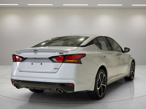 Used 2025 Nissan Altima 2.5 SR w/ SR Premium Package AWD/4WD image 3