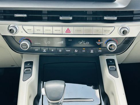 Used 2025 Kia Telluride S FWD image 21