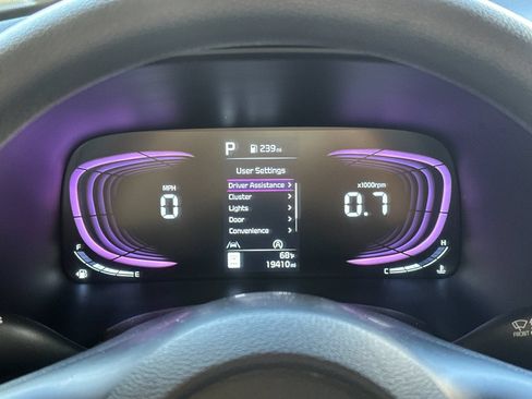 Used 2025 Kia Soul LX w/ LX Technology Package FWD image 23