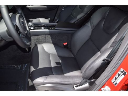 Used 2023 Volvo XC60 B5 Plus w/ Climate Package AWD/4WD image 13