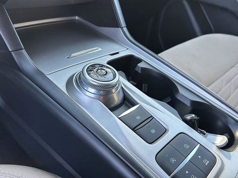 Used 2021 Ford Explorer XLT image 24