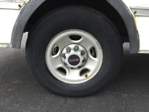 Used 2004 GMC Savana 3500 image 4