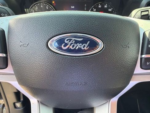 Used 2023 Ford Explorer XLT RWD image 15