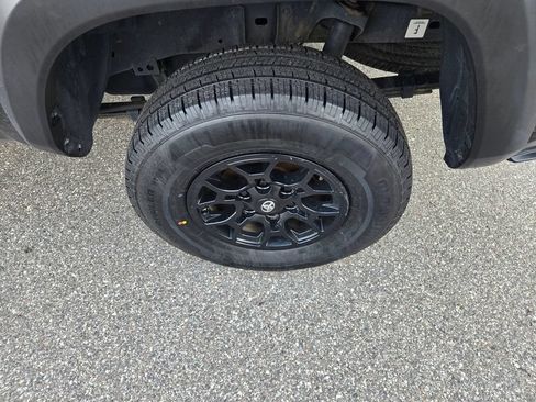 Used 2020 Toyota Tacoma SR w/ SX Package AWD/4WD image 12