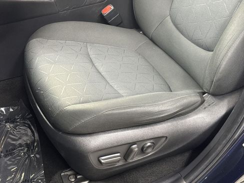Used 2021 Toyota RAV4 XLE AWD/4WD image 16