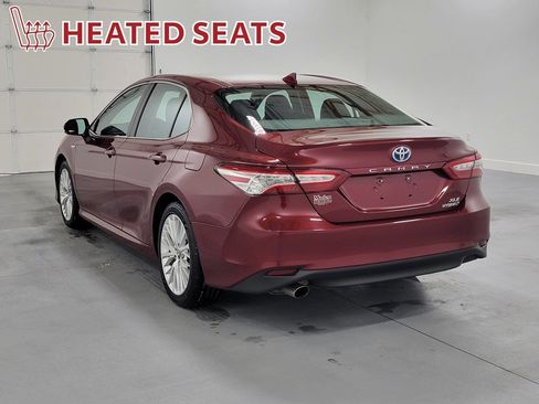 Used 2020 Toyota Camry XLE image 7