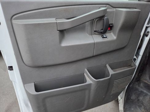 Used 2017 Chevrolet Express 2500 image 5