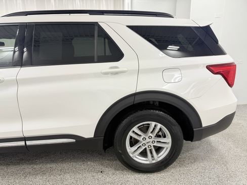 Used 2020 Ford Explorer XLT w/ Comfort Package image 5