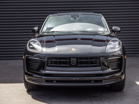 Certified 2026 Porsche Macan AWD/4WD image 7