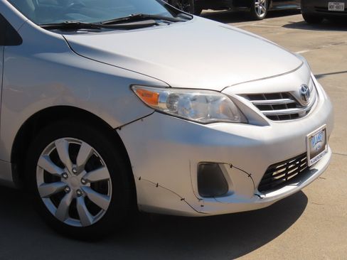 Used 2013 Toyota Corolla LE FWD image 6