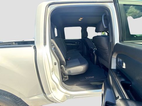 Used 2018 Nissan Titan SV w/ SV Convenience Package RWD image 26