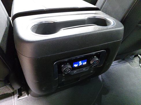 Used 2025 Chevrolet Suburban Premier AWD/4WD image 21