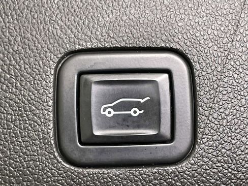 Used 2022 GMC Yukon Denali w/ Denali Premium Package image 22