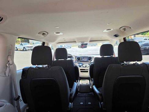 Used 2023 Chrysler Voyager LX FWD image 34