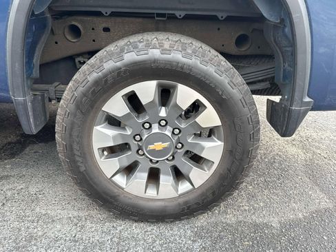 Used 2024 Chevrolet Silverado 2500 Custom w/ Custom Convenience Package image 3