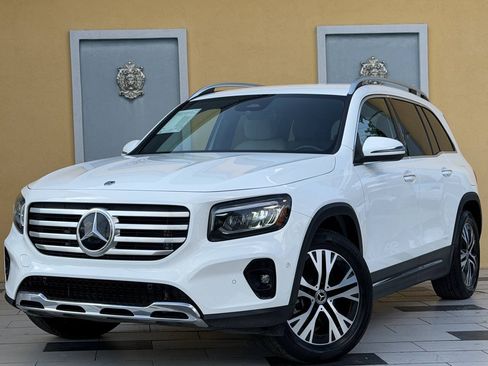 Used 2025 Mercedes-Benz GLB 250 4MATIC w/ Exclusive Package image 3
